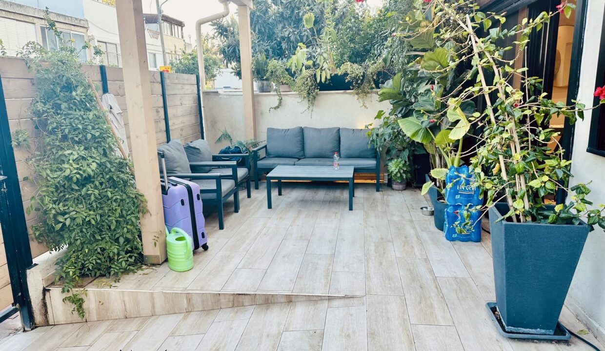 16c5a615-fa03-4d32-8776-a32db7399717